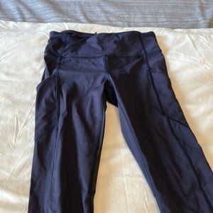 Lululemon legging. Size 4. Navy. Good condition.